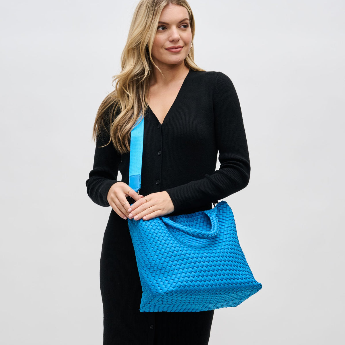 Woman wearing Ocean Sol and Selene Sky&#39;s The Limit - Medium Ocean Tote 841764111294 View 2 | Ocean