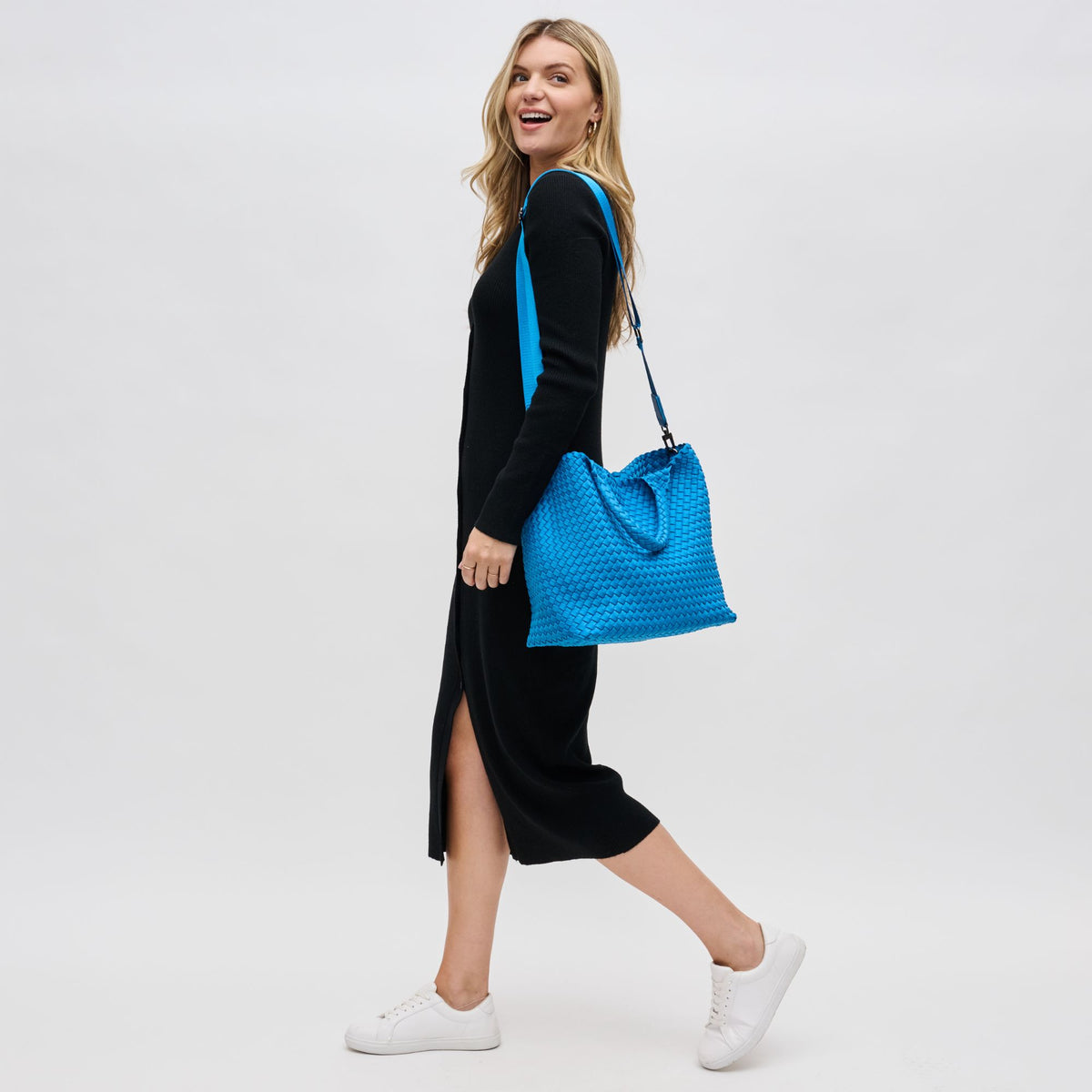 Woman wearing Ocean Sol and Selene Sky&#39;s The Limit - Medium Ocean Tote 841764111294 View 4 | Ocean