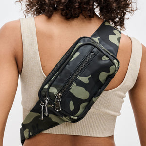 Woman wearing Camo Sol and Selene Hip Hugger Belt Bag 841764104135 View 4 | Camo